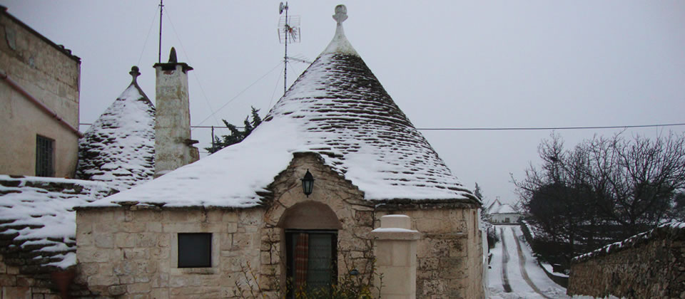 Di tanto in tanto, nei mesi invernali, i trulli si imbiancano regalandoci una vista suggestiva.