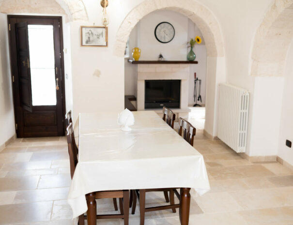 02-Trullo-Girasole-Trulli-Pastore-Bed-and-Breakfast-Alberobello.jpg