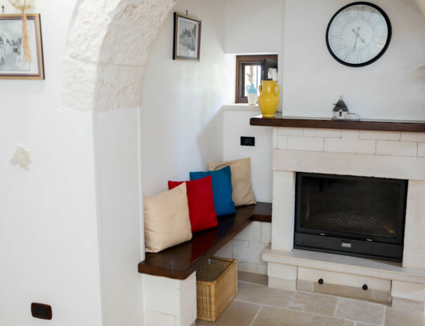 03-Trullo-Girasole-Trulli-Pastore-Bed-and-Breakfast-Alberobello.jpg